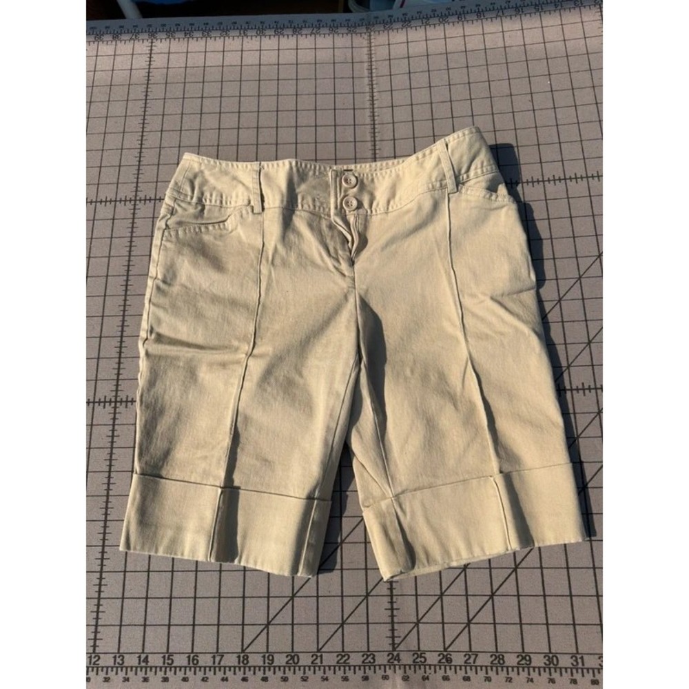 First Option Petite Tan Khaki Bermuda Shorts Cuffed Size 10P